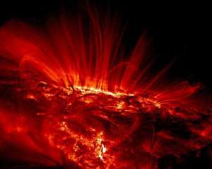 NASA опубликовала видео выбросов материи Солнца