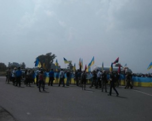 Мітингувальники перекрили Бориспільську трасу через хресну ходу