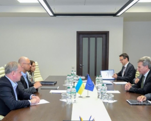 Арсений Яценюк после встречи с Гюнтером Оттингером: политическое единство в Украине не только нужно, оно - жизненно необходимо