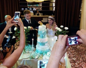 В ресторане Ахметова сыграли свадьбу года