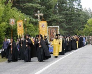 Участники крестного хода уже в Киеве