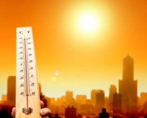 Метеорологи объяснили причины аномальной жары