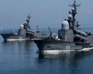 Возле территориальных вод Украины зафиксировали 2 военных российских корабля