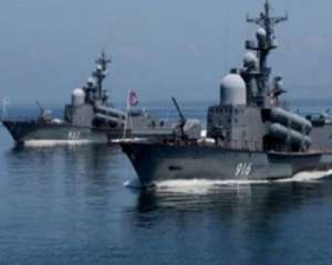Біля територіальних вод України зафіксували 2 військових російських кораблі