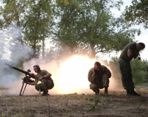 Бойовики атакували Мар&#039;їнку та засипали мінами Піски