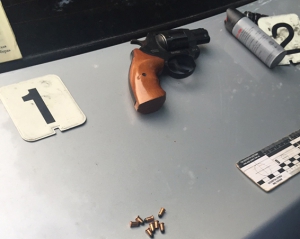 Поліцейський отримав в груди кулю із переробленого пістолета