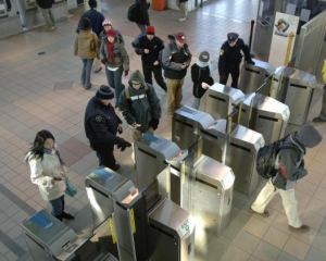 У метро змінили спосіб оплати безконтактною карткою