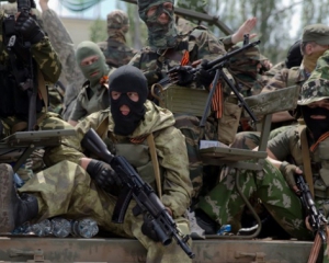 Бойовики на Донбасі обстріляли мікроавтобус на блокпосту, поранили жінку