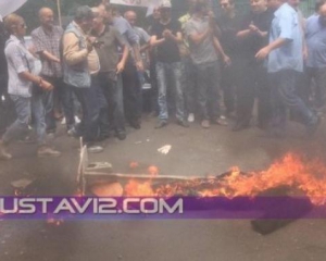 В Грузии сожгли чучело Саакашвили