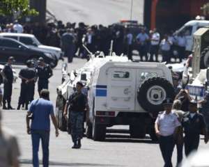 В Ереване двое нападавших на отделение полиции сдались властям