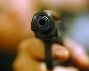 Таксиста поранили  під час перестрілки