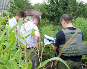 Батько закопав 10-місячного сина на огороді