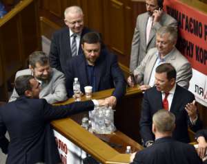 Ляшко водит по очереди депутатов в ГПУ