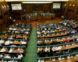 ЗМІ: Парламент Косова обстріляли з гранатомета