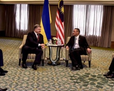 Порошенко обговорив співпрацю з міністром оборони Малайзії