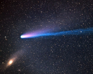 Ученые засняли на видео, как Сонце разрывает комету
