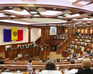 В молдавском парламенте украинцев интересует только судьба их партий - общественный деятель