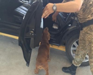 На прикордонному пункті  пес знайшов 4 кг наркотиків
