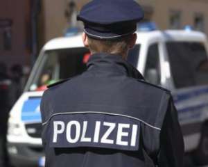 Неизвестный с ножом напал на прохожих в Германии