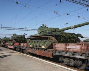 Из России едут эшелоны с танками и солдатами - разведка