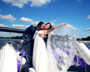 Весілля на яхті: переваги та недоліки