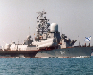 Российский военный корабль вывели на рейд