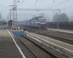 Чоловік упав під електропоїзд