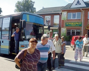 Селяни кілька годин не пропускали рейсові автобуси