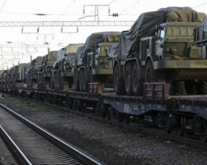 Россия отправила в Дебальцево вагоны с боеприпасами и техникой