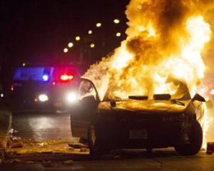Массовые беспорядки в Милуоки: ранены полицейские, сожжены здания