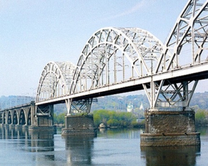 Ко Дню Независимости снова зажгут Дарницкий мост