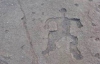 Туристы обнаружили на пляже древние петроглифы