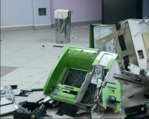 Двое мужчин взорвали банкомат
