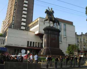 Коханівський знову погрожує знести пам&#039;ятник Щорсу
