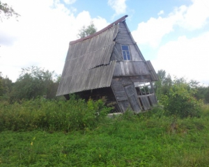 Жінка загинула під завалами старого хліва