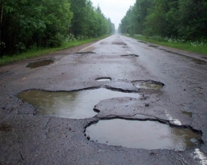 В Укравтодорі з фотоапаратом перевірили ремонт доріг