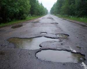 В Укравтодоре с фотоаппаратом проверили ремонт дорог