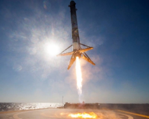 Появилось впечатляющее видео мощного взрыва ракеты Falcon 9