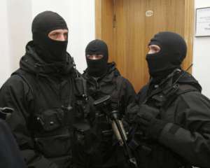 Окупанти почали обшук у кримськотатарської журналістки