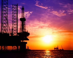 Нефть слабо дорожает в ожидании действий стран ОПЕК