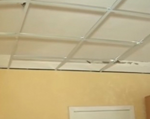 У школі обірвалася стеля після капітального ремонту