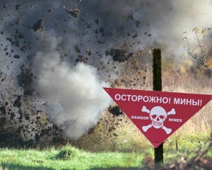 На Донбассе 2 боевиков подорвались на своей мине