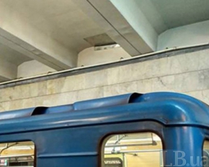 Дыра в потолке работе станции не мешает - метрополитен