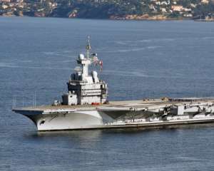 Франция отправила в Средиземное море авианосец для борьбы с ИГИЛ