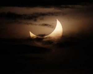 Як місячне затемнення впливатиме на українців