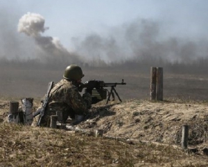 Всю ночь снайперы обстреливали украинские позиции, - штаб