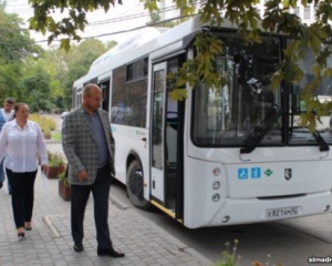 У Сімферополі з&#039;явились автобуси, які водночас є виборчими дільницями