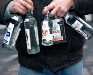 Стало известно насколько подорожают водка и сигареты