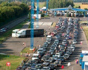 Більше півтисячі авто стоять на кордоні із Польщею