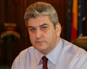 Сенатор в Румынии ушел в отставку после скандала с кортежем